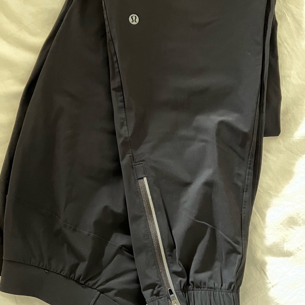 lululemon surge jogger,M